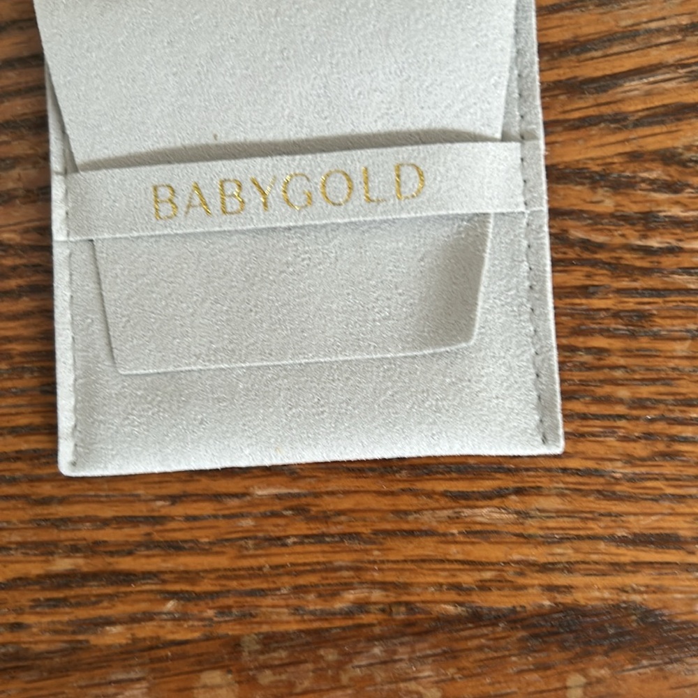 Petite gold earrings. - Picture 3 of 4